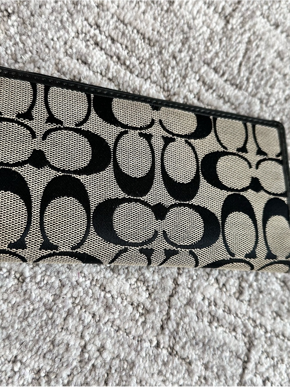 Designer-Style Monogram Long Wallet in Black and Beige - Picture 4 of 7